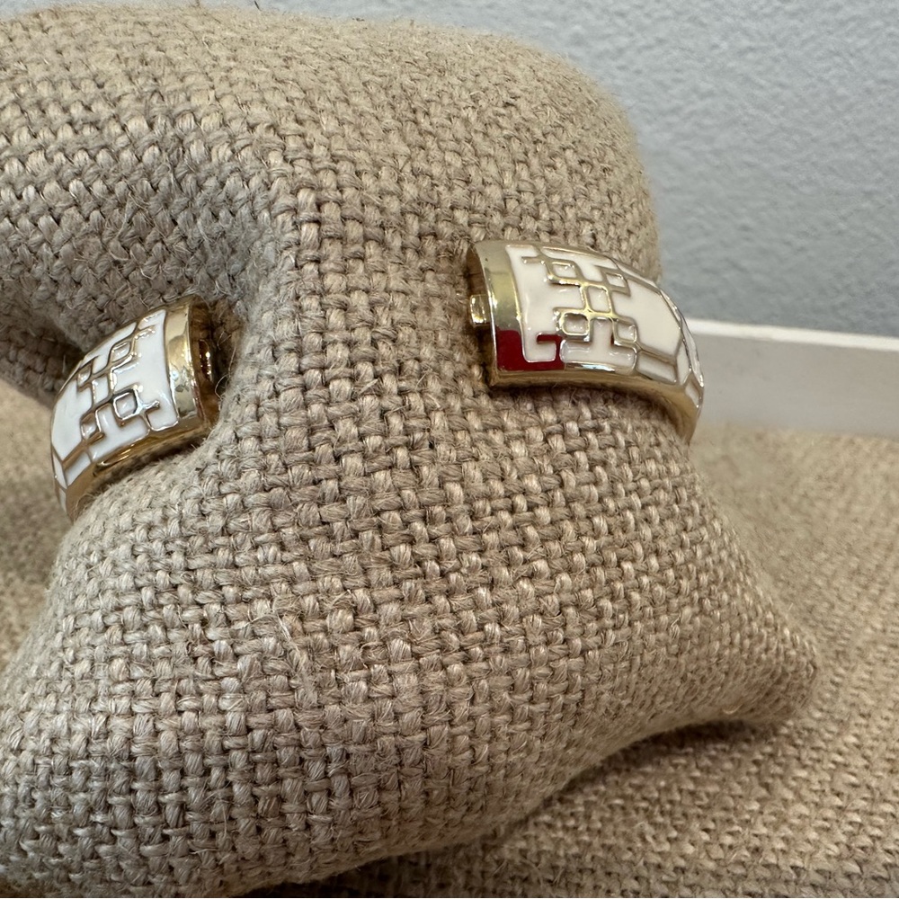 Fornash, (2) vintage style costume jewelry, gold/white and gold/blue bracelets - Picture 4 of 8